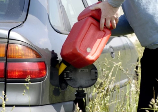 軽油は、ガソリンに比べ、より多くの運搬・保管が可能